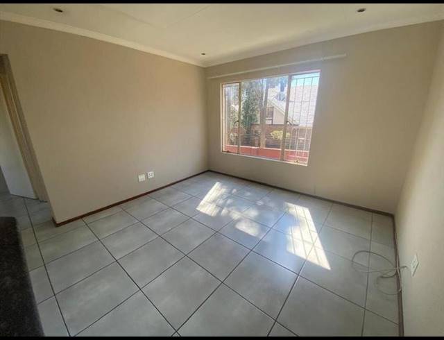 2 BEDROOM PROPERTY TO RENT IN LAKEFIELD